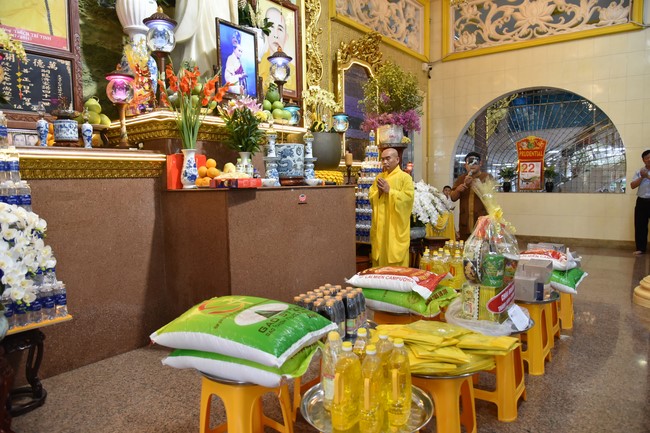 Pilgrimage at the beginning of Year of the Cat