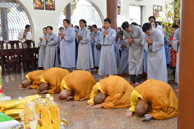 Pilgrimage at the beginning of Year of the Cat