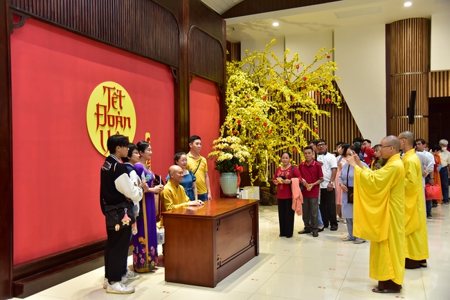 Series of photos on the 2nd day of Lunar New Year