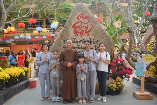 Series of photos on the 2nd day of Lunar New Year