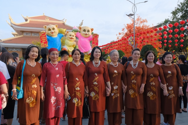 Series of photos on the 2nd day of Lunar New Year