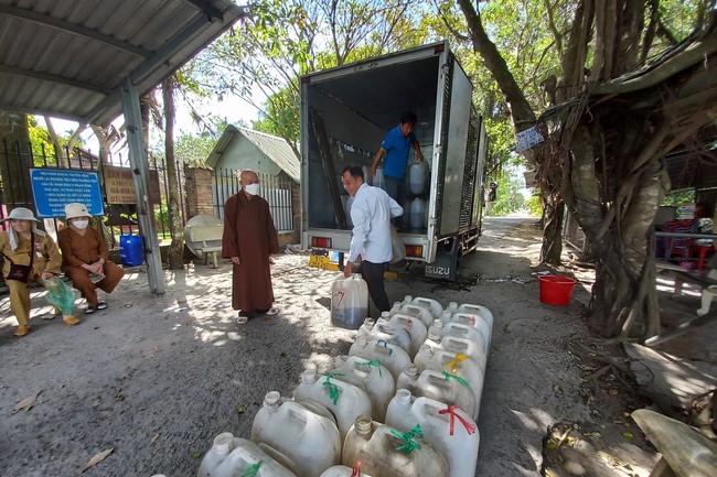 Freeing of creatures in early 2023 at Binh My ferry in Cu Chi