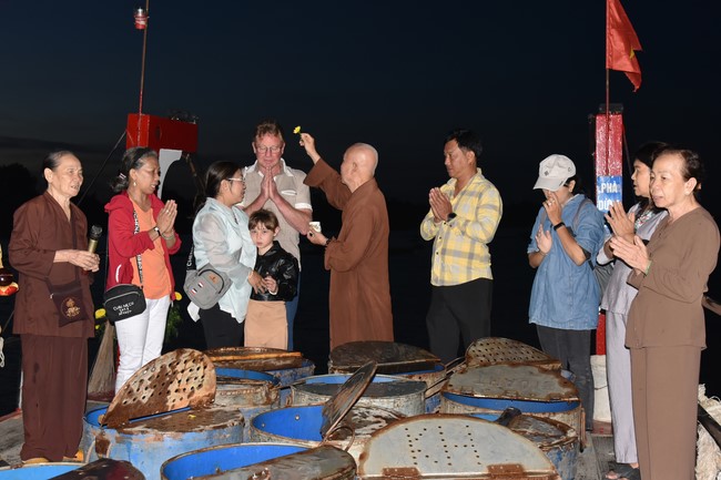 Freeing of creatures in early 2023 at Binh My ferry in Cu Chi