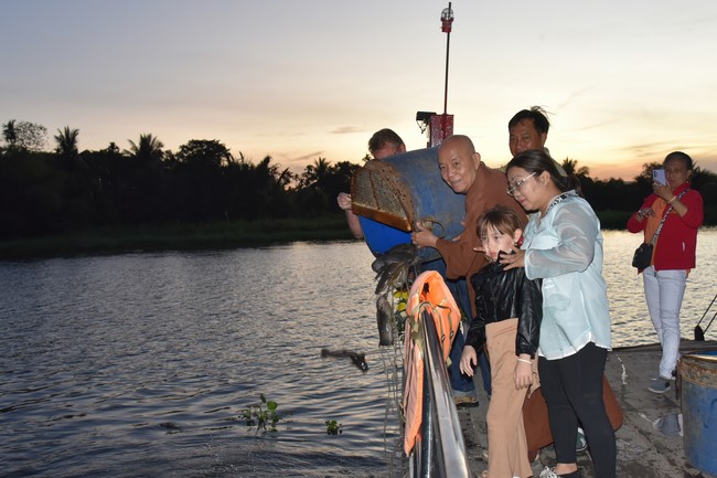 Freeing of creatures in early 2023 at Binh My ferry in Cu Chi