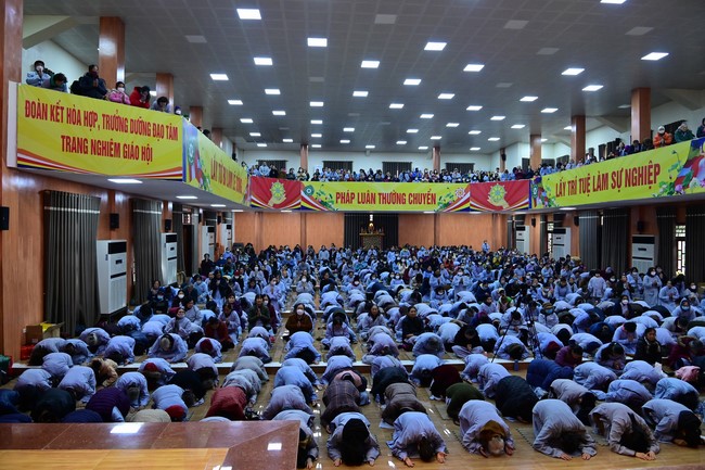 Preaching dharma at Dien Quang pagoda in the second day of propagation trip in the Northern