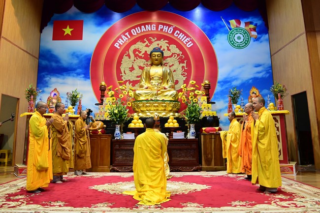 Preaching dharma at Dien Quang pagoda in the second day of propagation trip in the Northern