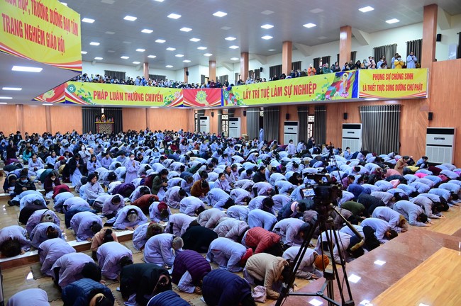 Preaching dharma at Dien Quang pagoda in the second day of propagation trip in the Northern
