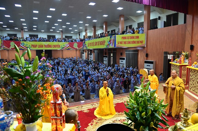Preaching dharma at Dien Quang pagoda in the second day of propagation trip in the Northern