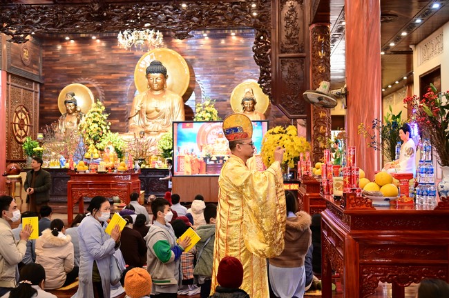 Preaching dharma at Dien Quang pagoda in the second day of propagation trip in the Northern
