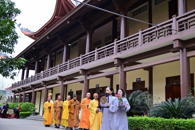 Preaching dharma at Dien Quang pagoda in the second day of propagation trip in the Northern