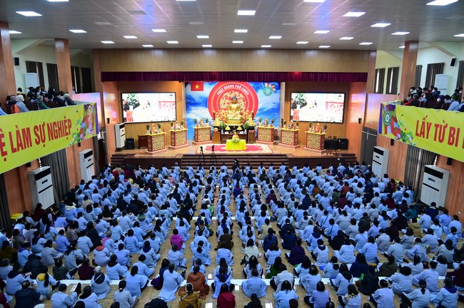 Preaching dharma at Dien Quang pagoda in the second day of propagation trip in the Northern