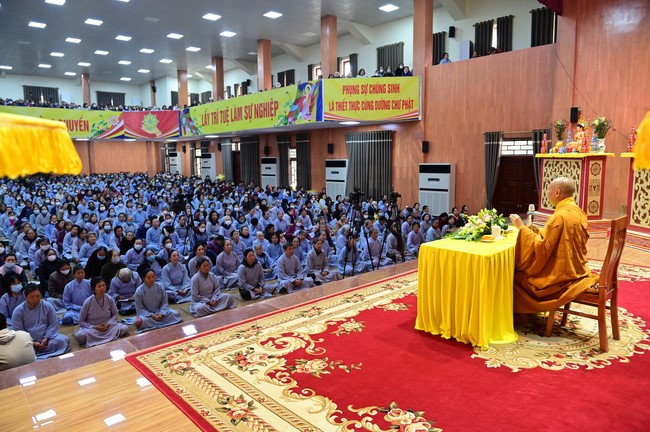Preaching dharma at Dien Quang pagoda in the second day of propagation trip in the Northern