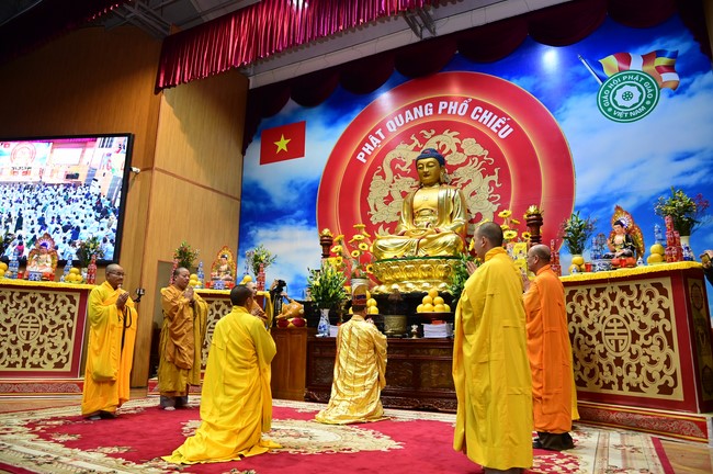 Preaching dharma at Dien Quang pagoda in the second day of propagation trip in the Northern