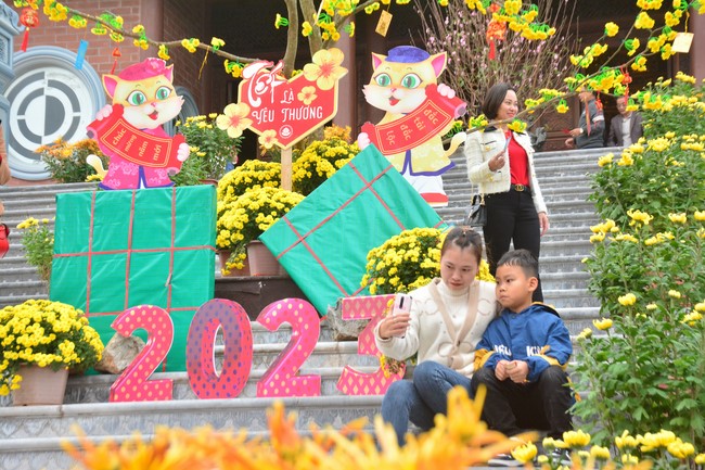 Peace praying ceremony at Tay Khanh Pagoda in Thai Binh in the new year