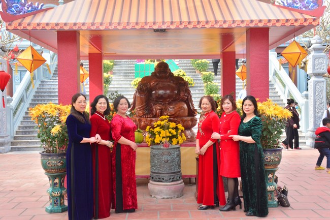 Peace praying ceremony at Tay Khanh Pagoda in Thai Binh in the new year