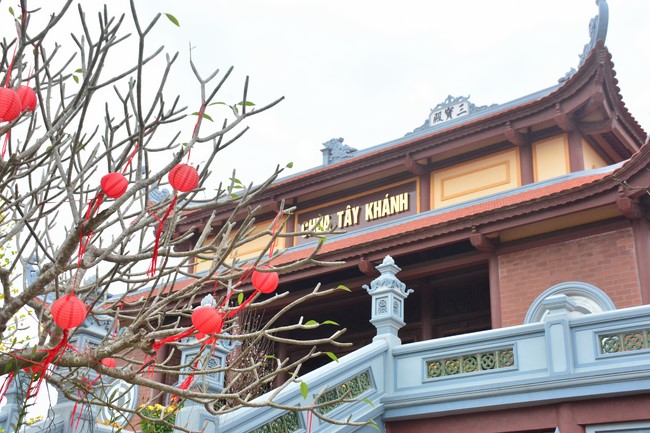 Peace praying ceremony at Tay Khanh Pagoda in Thai Binh in the new year