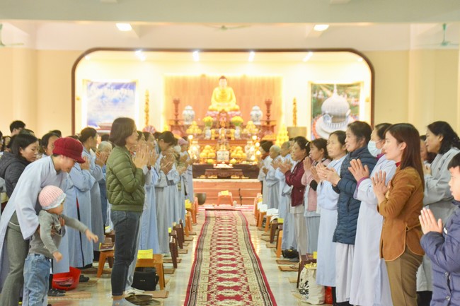 Peace praying ceremony at Tay Khanh Pagoda in Thai Binh in the new year