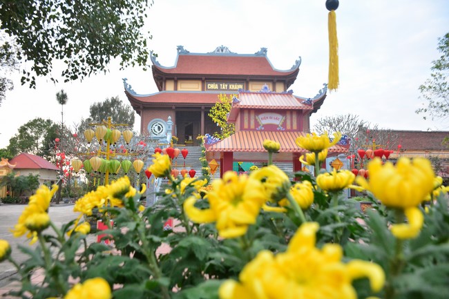 Peace praying ceremony at Tay Khanh Pagoda in Thai Binh in the new year