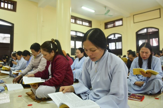 Peace praying ceremony at Tay Khanh Pagoda in Thai Binh in the new year