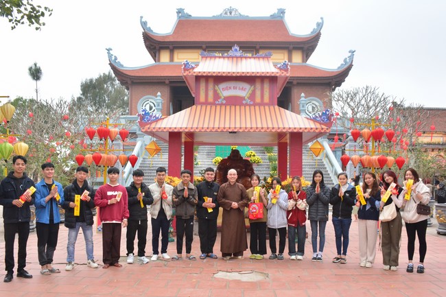 Peace praying ceremony at Tay Khanh Pagoda in Thai Binh in the new year