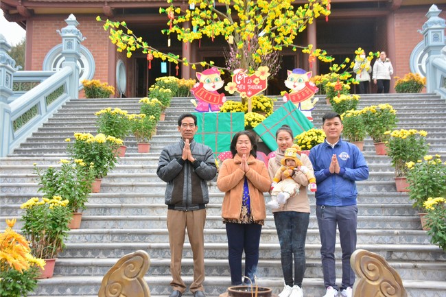 Peace praying ceremony at Tay Khanh Pagoda in Thai Binh in the new year