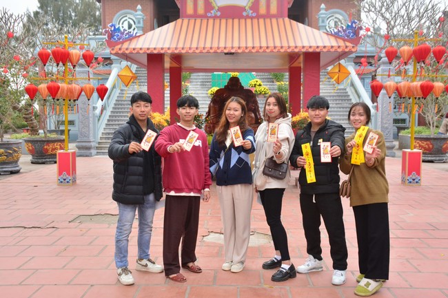 Peace praying ceremony at Tay Khanh Pagoda in Thai Binh in the new year