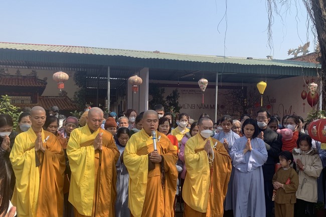 The Ceremony of peaceful Prayers, wishing longevity, releasing creatures at Dong Cao Pagoda in early 2023.