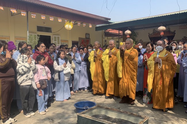 The Ceremony of peaceful Prayers, wishing longevity, releasing creatures at Dong Cao Pagoda in early 2023.