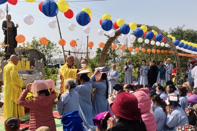 The Ceremony of peaceful Prayers, wishing longevity, releasing creatures at Dong Cao Pagoda in early 2023.