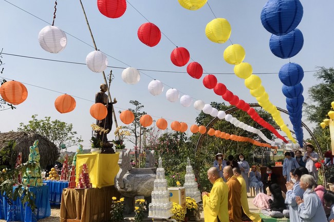 The Ceremony of peaceful Prayers, wishing longevity, releasing creatures at Dong Cao Pagoda in early 2023.