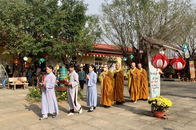 The Ceremony of peaceful Prayers, wishing longevity, releasing creatures at Dong Cao Pagoda in early 2023.