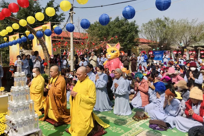 The Ceremony of peaceful Prayers, wishing longevity, releasing creatures at Dong Cao Pagoda in early 2023.