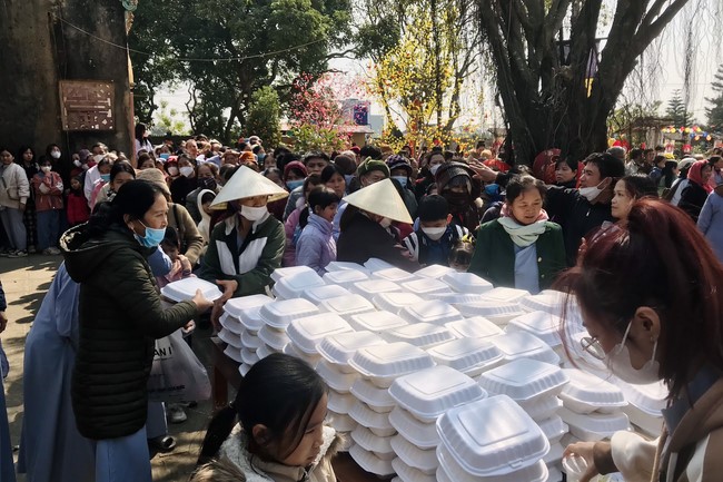 The Ceremony of peaceful Prayers, wishing longevity, releasing creatures at Dong Cao Pagoda in early 2023.