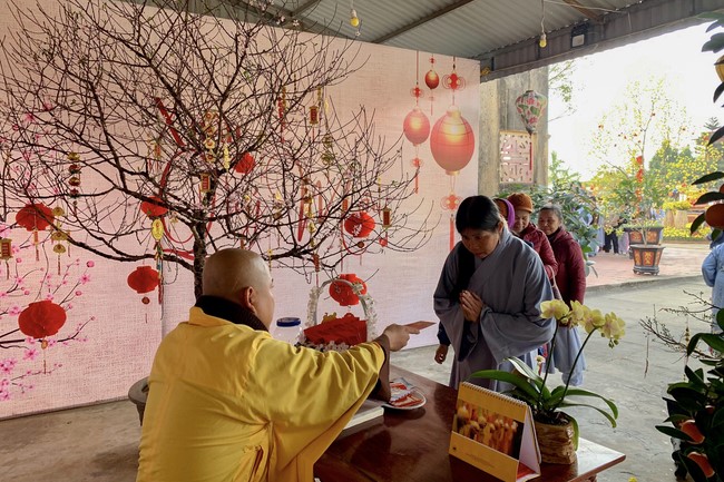 The Ceremony of peaceful Prayers, wishing longevity, releasing creatures at Dong Cao Pagoda in early 2023.