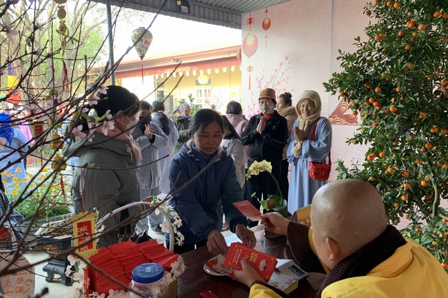 The Ceremony of peaceful Prayers, wishing longevity, releasing creatures at Dong Cao Pagoda in early 2023.