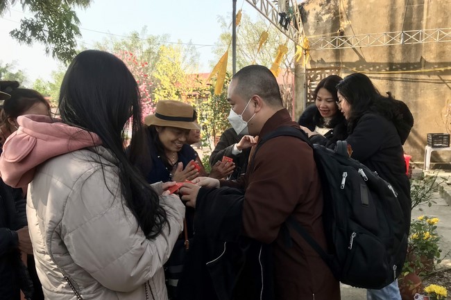The Ceremony of peaceful Prayers, wishing longevity, releasing creatures at Dong Cao Pagoda in early 2023.
