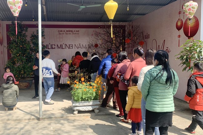 The Ceremony of peaceful Prayers, wishing longevity, releasing creatures at Dong Cao Pagoda in early 2023.