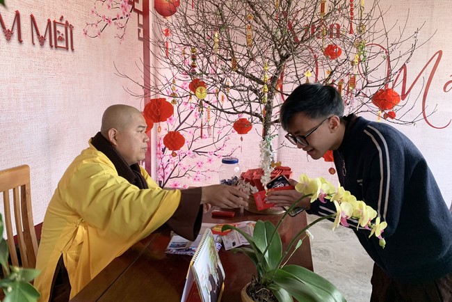 The Ceremony of peaceful Prayers, wishing longevity, releasing creatures at Dong Cao Pagoda in early 2023.