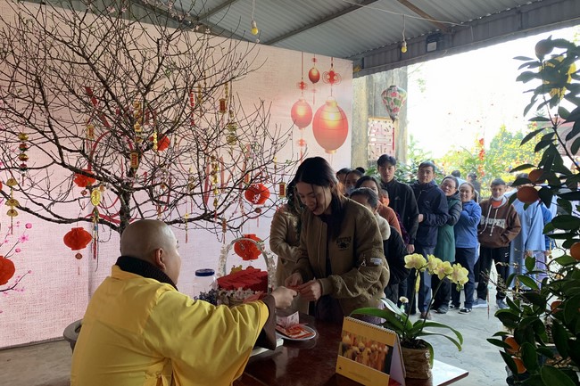 The Ceremony of peaceful Prayers, wishing longevity, releasing creatures at Dong Cao Pagoda in early 2023.