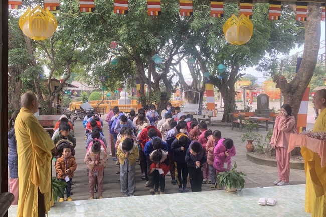 The 11 th Lotus seeds Sowing Retreat at Dong Cao Pagoda, Thanh Hoa