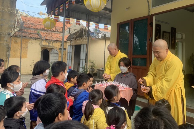 The 11 th Lotus seeds Sowing Retreat at Dong Cao Pagoda, Thanh Hoa