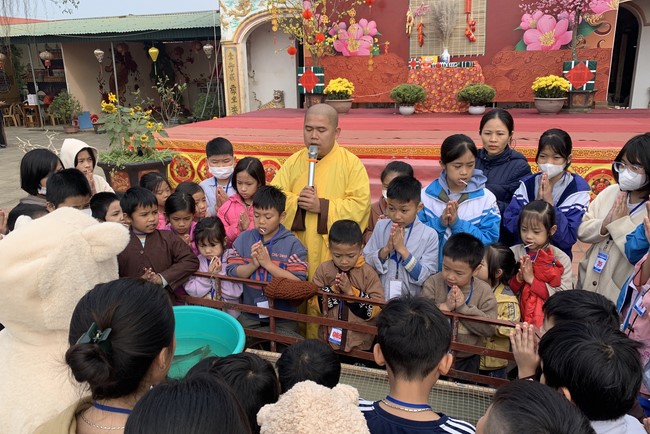 The 11 th Lotus seeds Sowing Retreat at Dong Cao Pagoda, Thanh Hoa