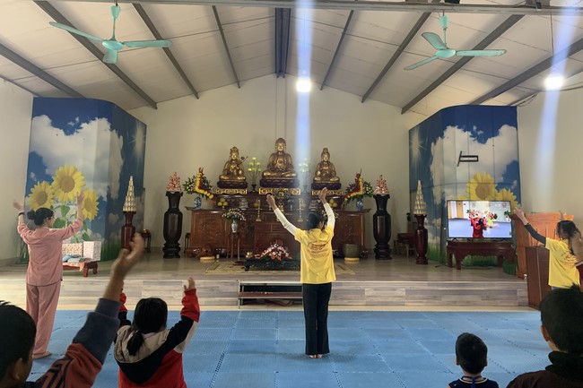 The 11 th Lotus seeds Sowing Retreat at Dong Cao Pagoda, Thanh Hoa