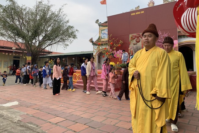 The 11 th Lotus seeds Sowing Retreat at Dong Cao Pagoda, Thanh Hoa