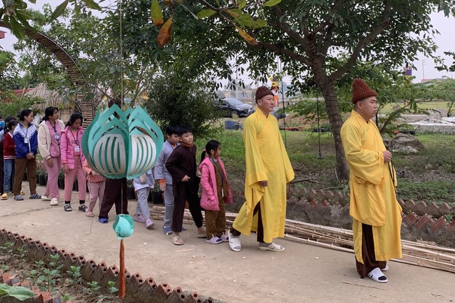 The 11 th Lotus seeds Sowing Retreat at Dong Cao Pagoda, Thanh Hoa