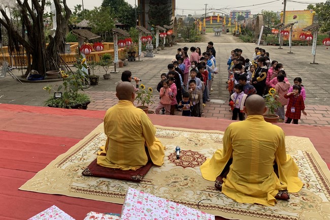 The 11 th Lotus seeds Sowing Retreat at Dong Cao Pagoda, Thanh Hoa