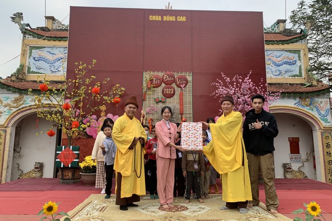 The 11 th Lotus seeds Sowing Retreat at Dong Cao Pagoda, Thanh Hoa