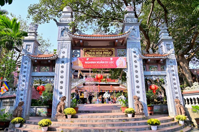 Preaching dharma at Hoa Phuc pagoda in the third day of propagation trip in the Northern