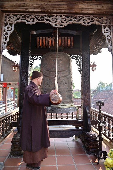 Preaching dharma at Hoa Phuc pagoda in the third day of propagation trip in the Northern