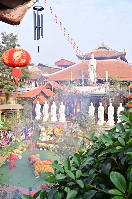 Preaching dharma at Hoa Phuc pagoda in the third day of propagation trip in the Northern